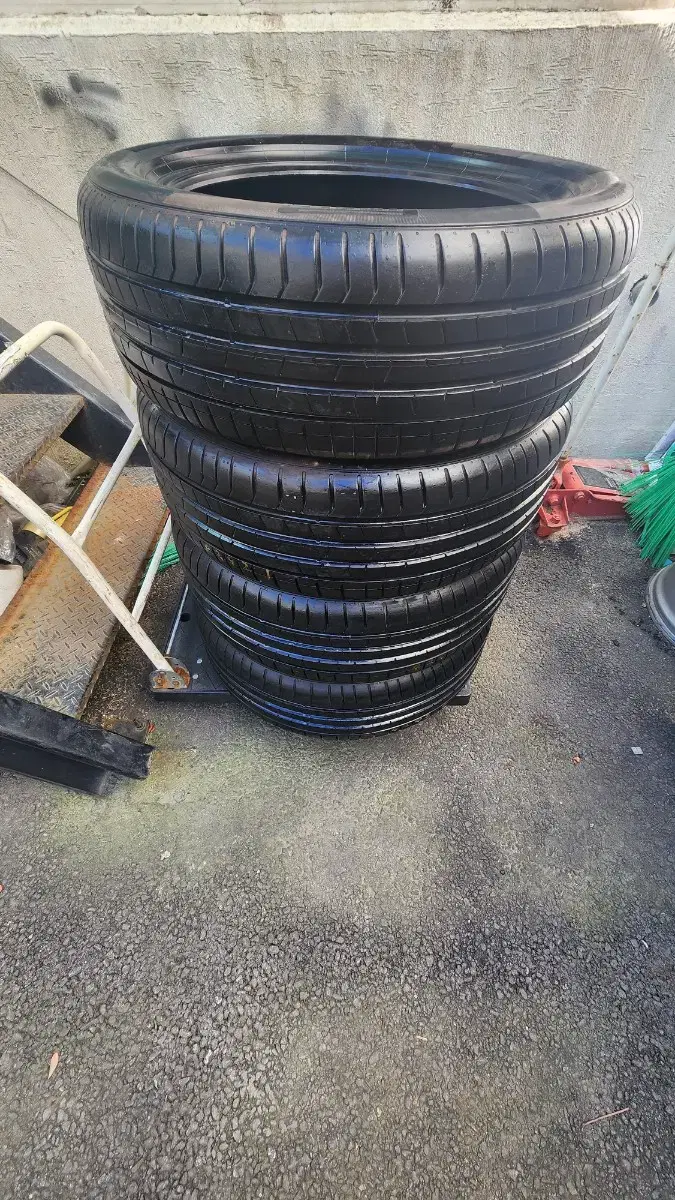 피렐리 PZ4 235/50R19 중고 한대분 팝니다(가격다운)